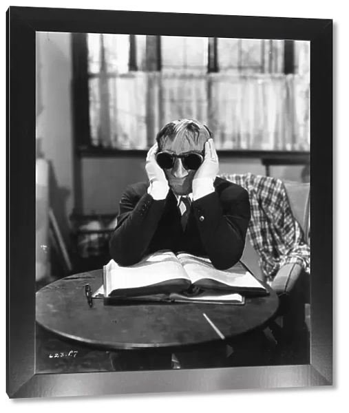 Claude Rains in James Whales The Invisible Man (1933)