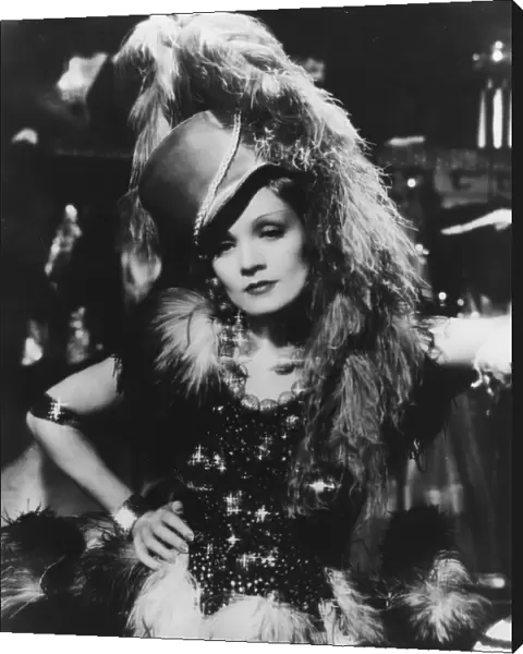 Marlene Dietrich in Josef von Sternbergs Blonde Venus (1932)