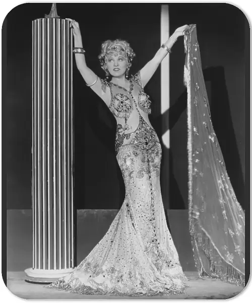 Mae West in Wesley Ruggles I m No Angel (1933)