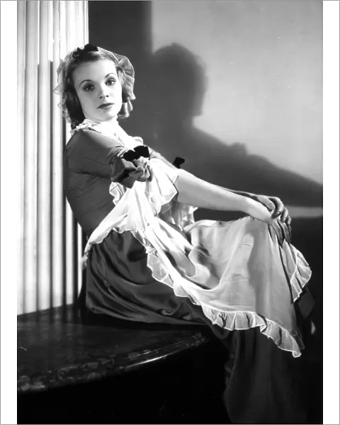Joan Gardner in Harold Youngs The Scarlet Pimpernel (1935)