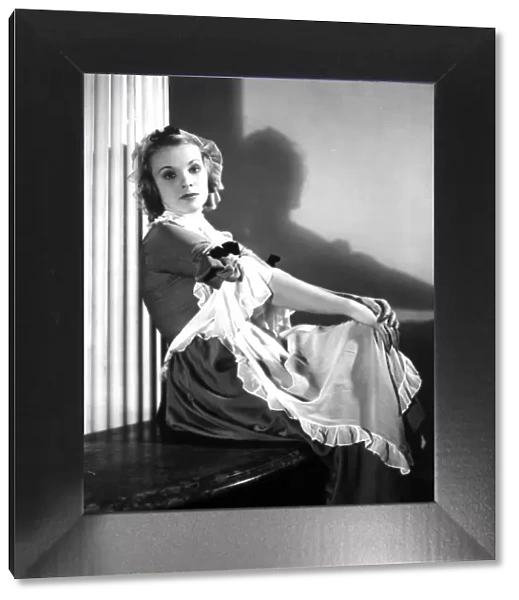 Joan Gardner in Harold Youngs The Scarlet Pimpernel (1935)