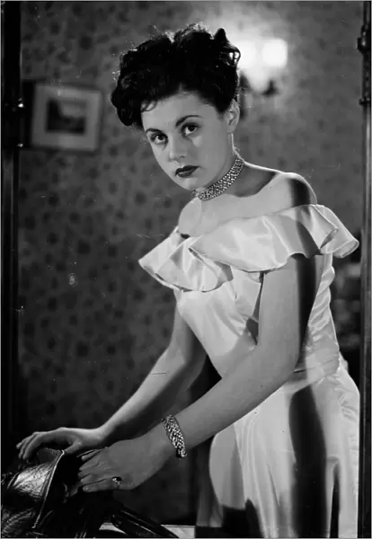 Eunice Gayson in Robert Jordan Hills Melody in the Dark (1949)