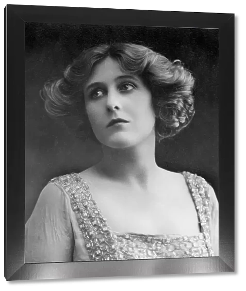 Gladys Sylvani photgraphed sometime between 1911 and 1913