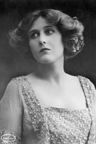 Gladys Sylvani photgraphed sometime between 1911 and 1913
