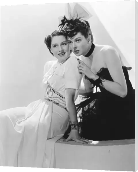 Norma Shearer and Rosalind Russell in George Cukors The Women (1939)