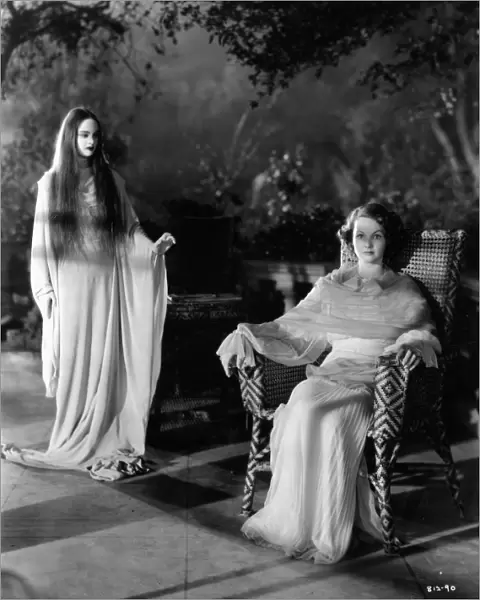 Elizabeth Allan and Caroll Borland in Tod Brownings Mark of The Vampire (1935)