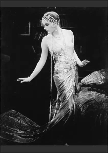Lili Damita in Michael Curtizs Das Spielzeug von Paris (Red Heels) (1925)