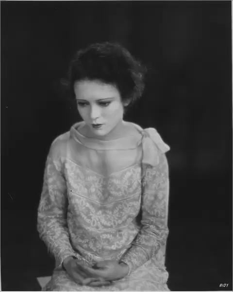 Nadia Sibirskaia in Adrian Brunels Blighty (1927)