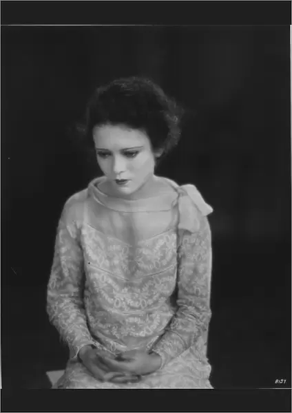 Nadia Sibirskaia in Adrian Brunels Blighty (1927)
