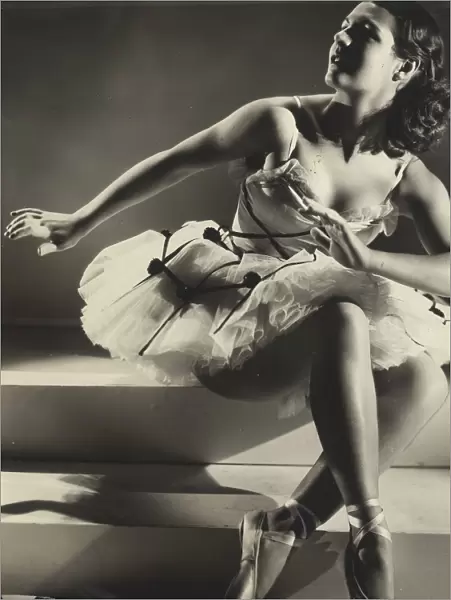 Vera Zarina in George Marshalls The Goldwyn Follies (1938)