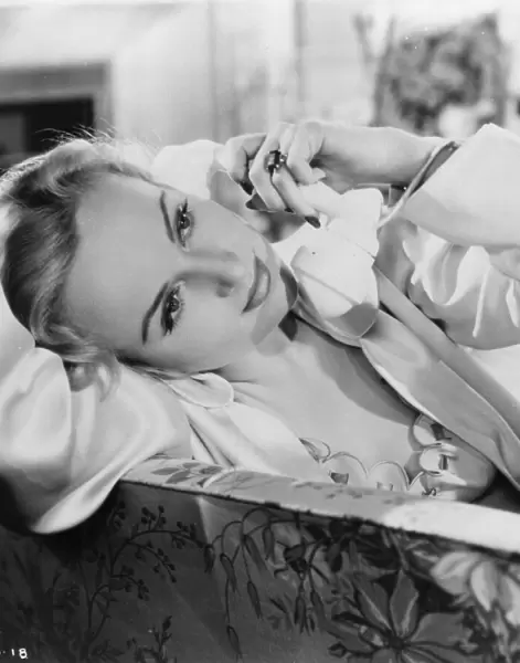 Carole Lombard in Alfred Hitchcocks Mr & Mrs Smith (1941)