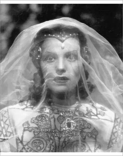 Elisa Cegani in Alessandro Blassetis The Iron Crown (1941)