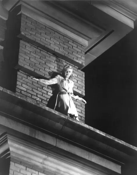 Jean Phillips in Anthony Manns Dr Broadway (1942)