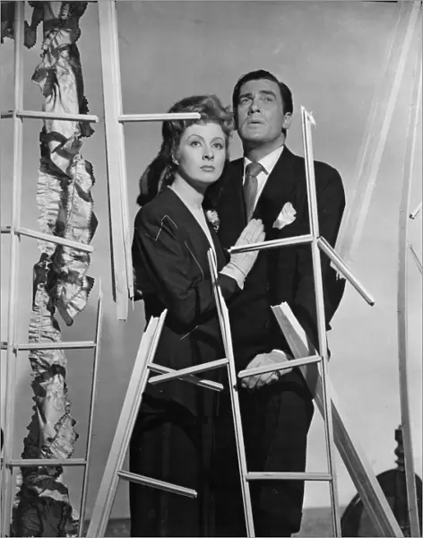 Walter Pidgeon and Greer Garson in William Wylers Mrs Miniver (1942)