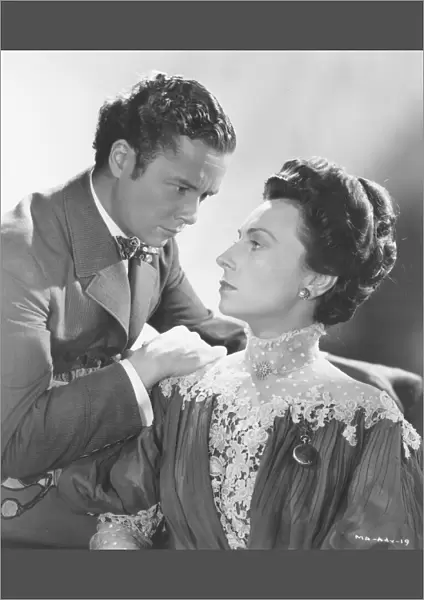 Tim Holt and Agnes Moorehead in Orson Welles The Magnificent Ambersons (1942)
