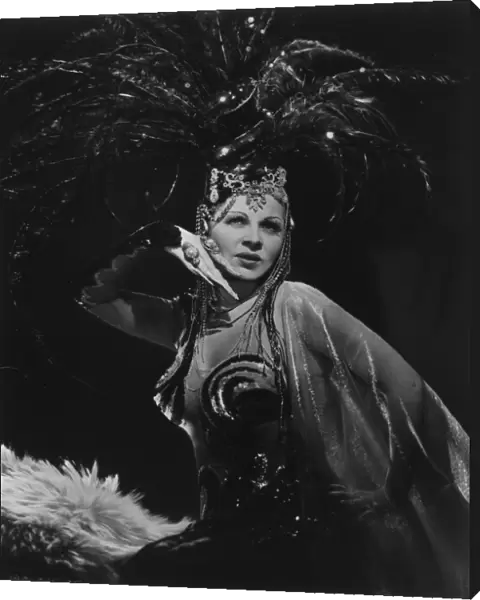 Mae West in Gregory Ratoffs The Heats On (1943)