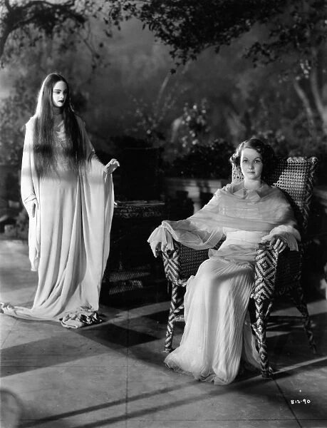 Elizabeth Allan and Caroll Borland in Tod Brownings Mark of The Vampire (1935)