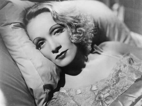 Marlene Dietrich in Ernst Lubitschs Angel (1937)