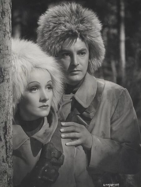Marlene Dietrich and Robert Donat in Jacques Feyders Knight Without Armour (1937)