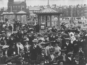 Crowd Collection: Blackpool Street Scene, 1904