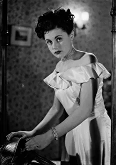 Images Dated 29th November 2008: Eunice Gayson in Robert Jordan Hills Melody in the Dark (1949)