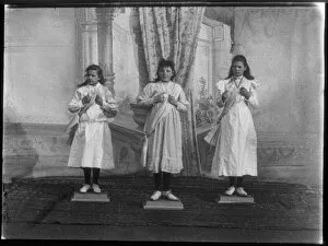 Images Dated 1st November 2008: Girls Calisthenics, 1900