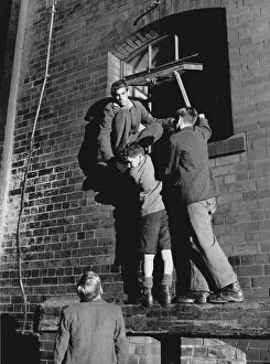 Images Dated 30th September 2009: Jack Lees Children on Trial (1946)