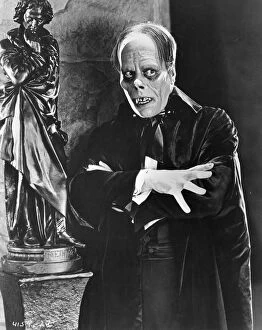 Images Dated 10th October 2008: Lon Chaney in Rupert Julians The Phantom of the Opera (1925)