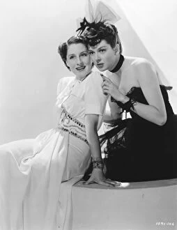 Images Dated 18th February 2010: Norma Shearer and Rosalind Russell in George Cukors The Women (1939)