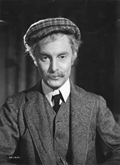 Images Dated 18th February 2010: Robert Donat in Sam Woods Goodbye, Mr Chips (1939)