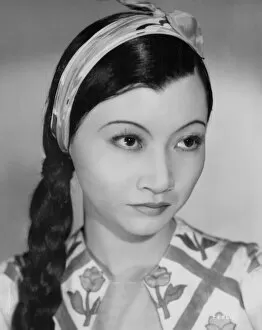 Images Dated 30th November 2011: Studio Portrait of Anna May Wong