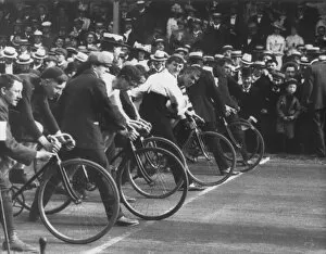 Images Dated 1st November 2008: Trafalgar Day Cycle Race in Liverpool, 1901